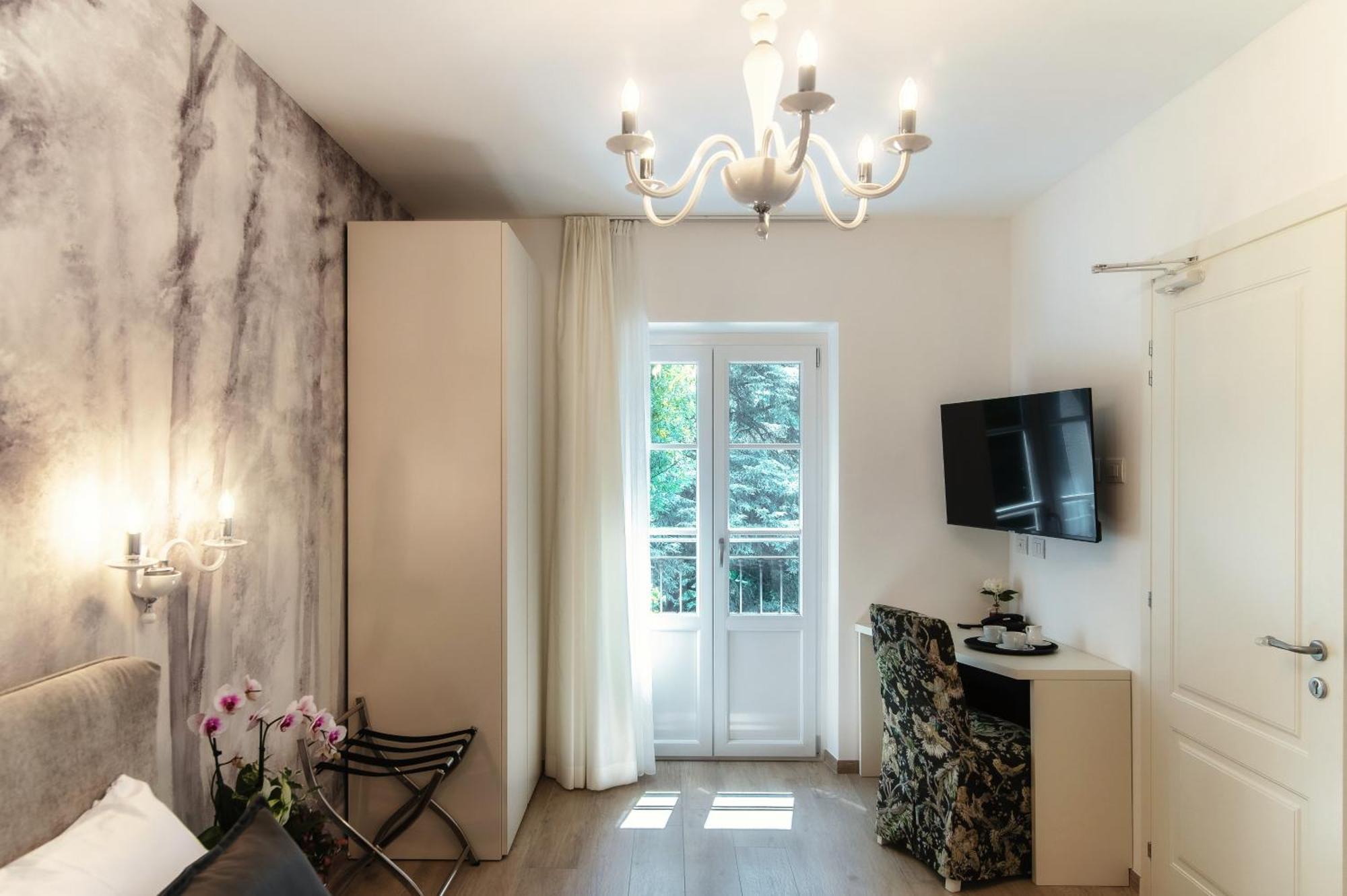 Hotel Ristorante La Vignetta Чернобио Екстериор снимка
