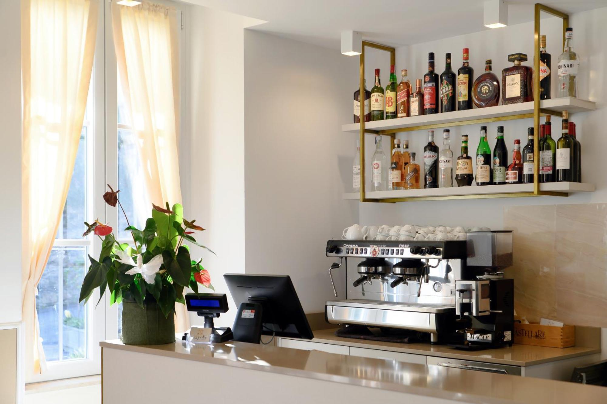 Hotel Ristorante La Vignetta Чернобио Екстериор снимка