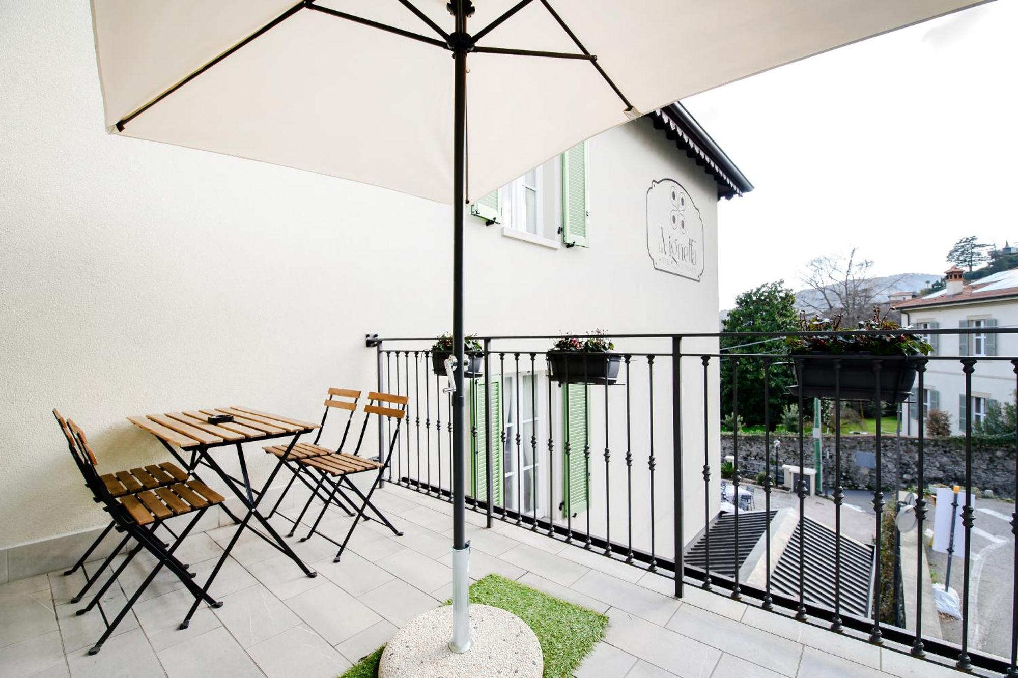 Hotel Ristorante La Vignetta Чернобио Екстериор снимка