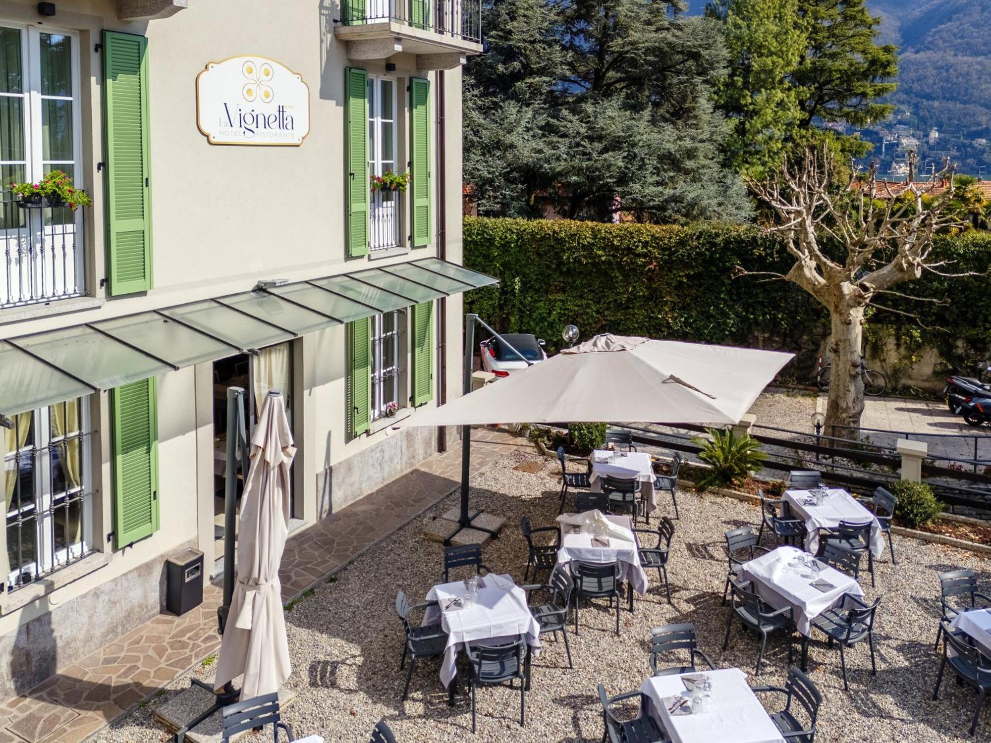 Hotel Ristorante La Vignetta Чернобио Екстериор снимка